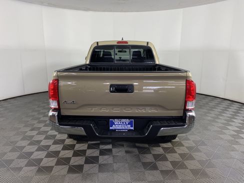 Used 2017 Toyota Tacoma SR5 w/ SR5 Appearance Package (SM) image 7