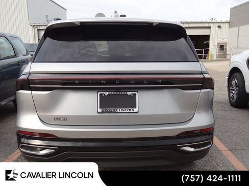 Used 2026 Lincoln Nautilus Premier AWD/4WD image 6