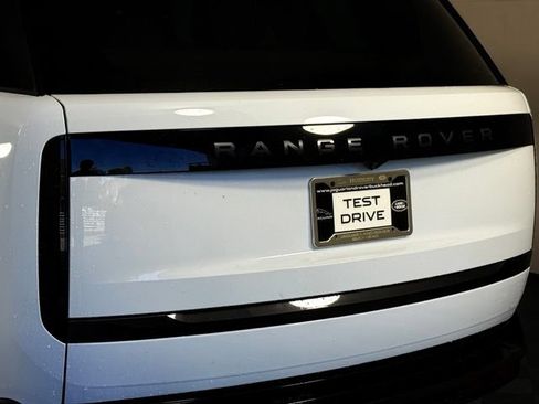 Used 2025 Land Rover Range Rover SE AWD/4WD image 15