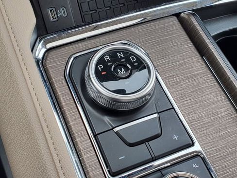 Used 2023 Ford Expedition Limited image 24