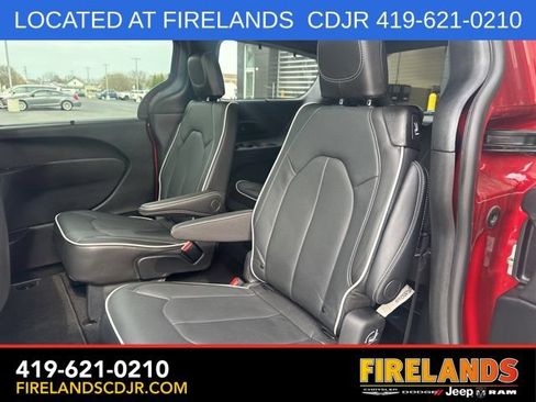 Used 2024 Chrysler Pacifica Limited w/ S Appearance Package FWD image 5