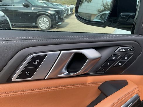 Used 2025 BMW X6 xDrive40i w/ Climate Comfort Package image 26