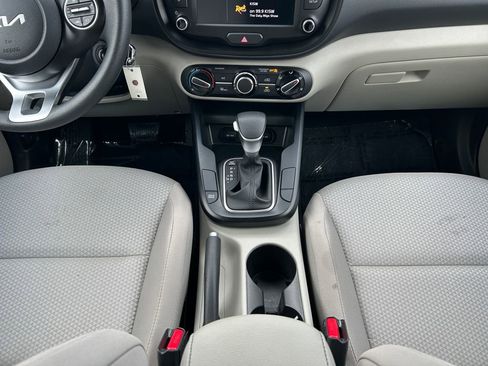 Used 2025 Kia Soul LX FWD image 13