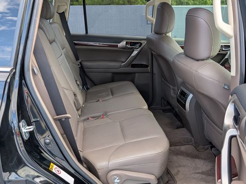 Used 2018 Lexus GX 460 Premium w/ Premium Package AWD/4WD image 16
