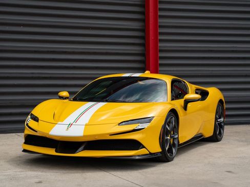 Used 2023 Ferrari SF90 Stradale Base image 23