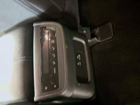 Used 2025 Nissan Pathfinder SV image 27