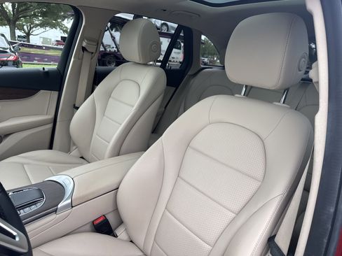 Used 2022 Mercedes-Benz GLC 300 image 17