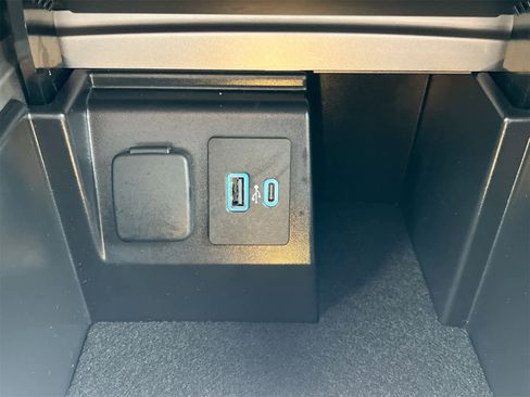 Used 2023 Ford Explorer XLT w/ Equipment Group 202A image 31