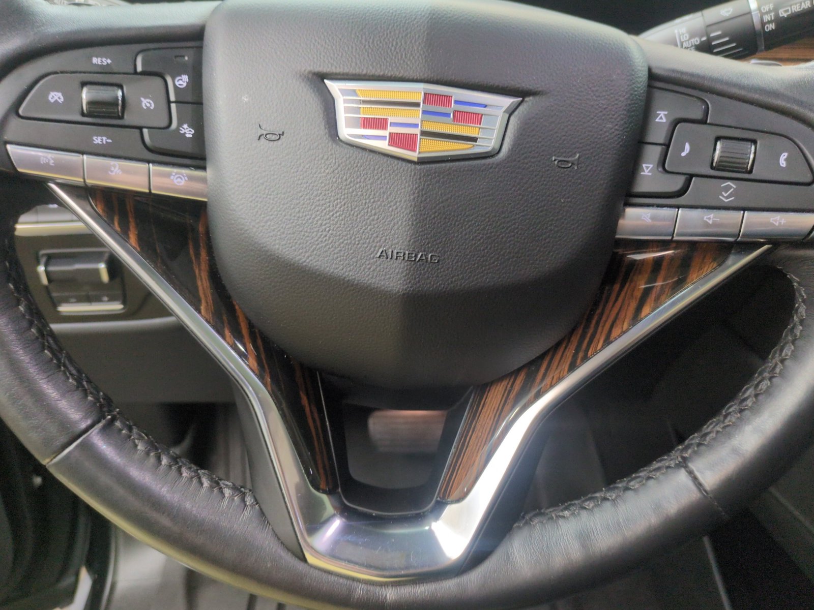 Used 2024 Cadillac Escalade ESV Premium Luxury w/ Performance Package AWD/4WD image 13