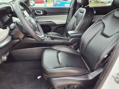 Used 2025 Jeep Compass Limited AWD/4WD image 24