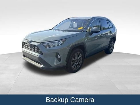Used 2021 Toyota RAV4 XLE Premium FWD image 4