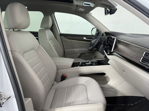 Used 2025 Volkswagen Atlas SEL AWD/4WD image 10