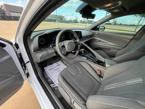 Used 2024 Hyundai Elantra SEL FWD image 17