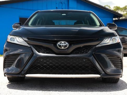 Used 2018 Toyota Camry XSE FWD image 11