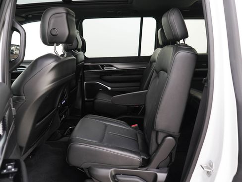 Used 2025 Jeep Wagoneer Series II w/ Premium Group I AWD/4WD image 18