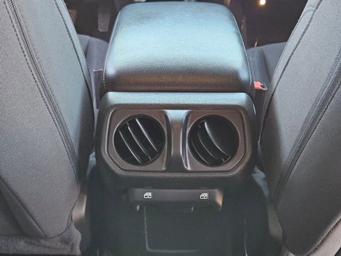 Used 2022 Jeep Wrangler Unlimited Sport image 21