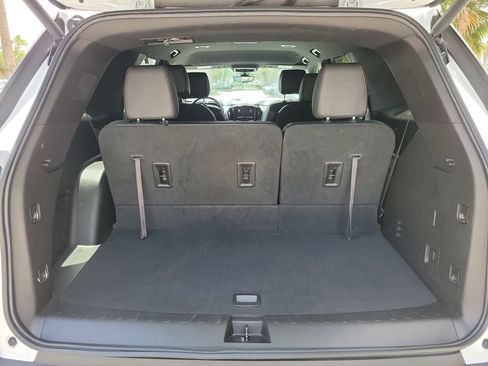 Used 2023 Chevrolet Traverse RS FWD image 8