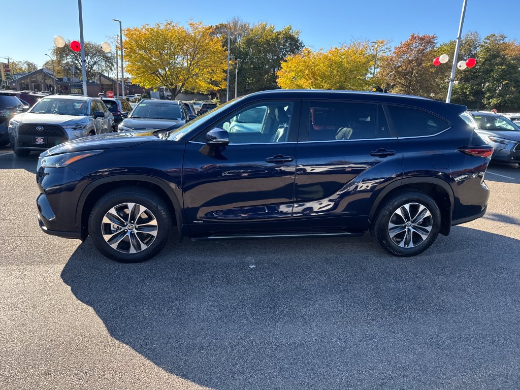 Used 2026 Toyota Highlander XLE AWD/4WD image 4