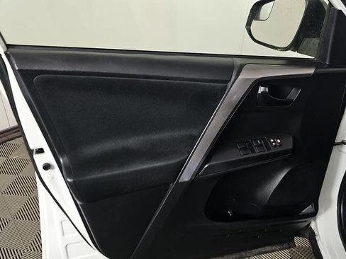 Used 2016 Toyota RAV4 LE image 7