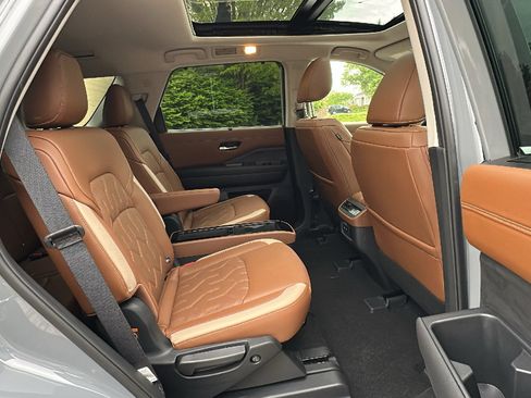 New 2026 Nissan Pathfinder Platinum AWD/4WD image 10