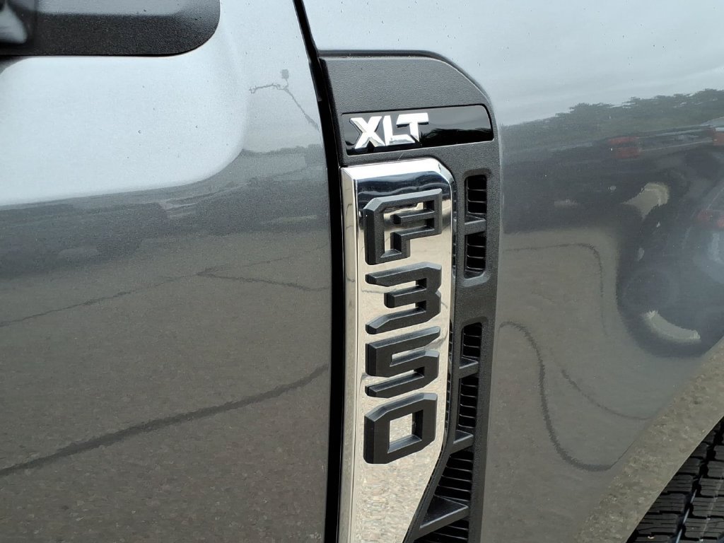 New 2027 Ford F350 XLT w/ FX4 Off-Road Package AWD/4WD image 11