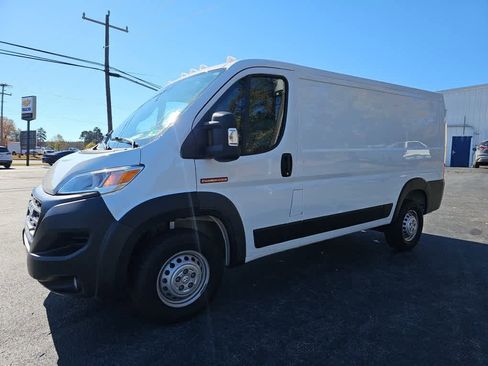 Used 2025 RAM ProMaster 2500 w/ Convenience Group image 15