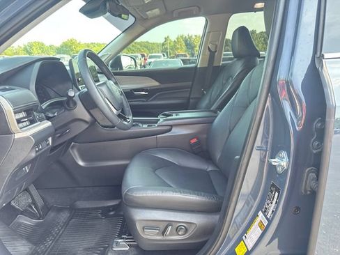 Used 2025 Toyota Grand Highlander FWD image 19