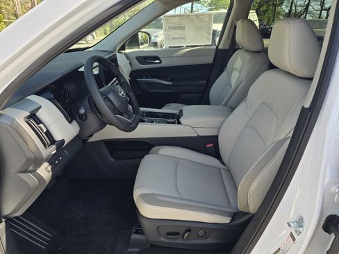 New 2026 Nissan Pathfinder SL AWD/4WD image 12