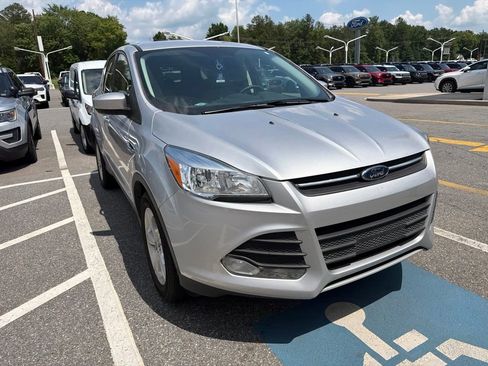 Used 2016 Ford Escape SE FWD image 2