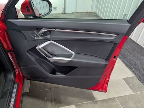 Used 2025 Audi Q3 2.0T Premium image 27