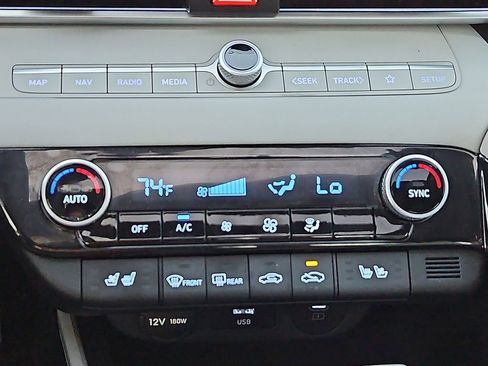 Used 2025 Hyundai Elantra Limited image 26