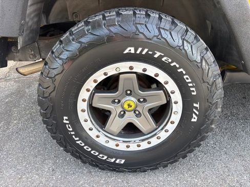Used 2011 Jeep Wrangler Rubicon w/ PWR Convenience Group AWD/4WD image 18