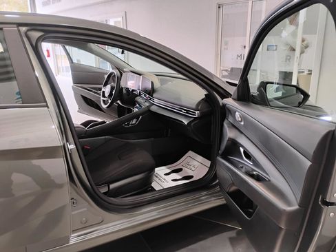 Used 2024 Hyundai Elantra SEL image 40