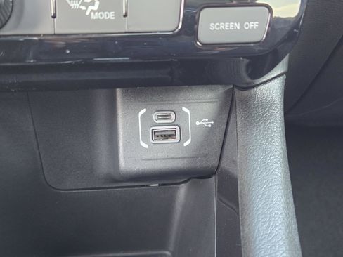 Used 2025 Jeep Compass Latitude image 13