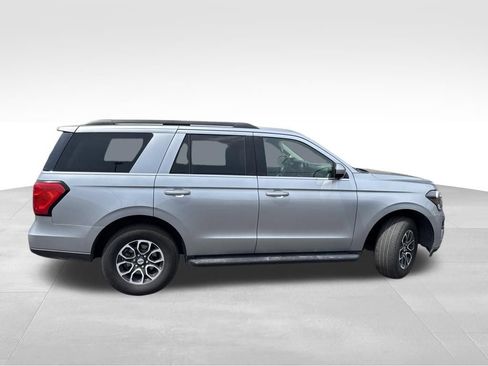 Used 2024 Ford Expedition XLT AWD/4WD image 2