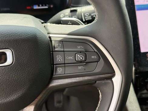 Used 2023 Jeep Grand Cherokee Limited RWD image 17