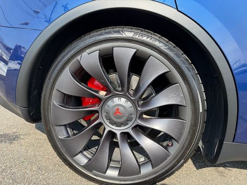 Used 2022 Tesla Model Y Performance image 9