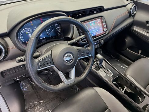 Used 2023 Nissan Kicks SR w/ SR Premium Package FWD image 7
