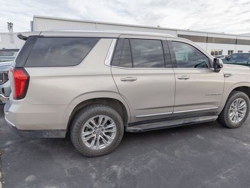Used 2022 GMC Yukon SLT w/ SLT Luxury Package image 2