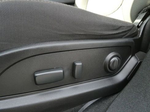 Used 2017 Chevrolet Traverse LT w/ Style and Technology Package image 26