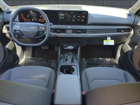 New 2025 Kia K4 LXS image 13