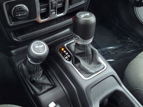 Used 2024 Jeep Wrangler Sahara image 21