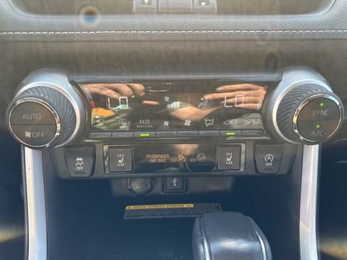 Used 2021 Toyota RAV4 XLE Premium AWD/4WD image 19