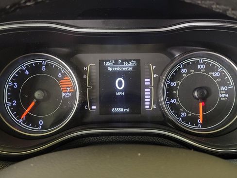 Used 2020 Jeep Cherokee Latitude Plus FWD image 23