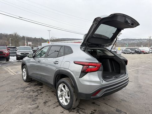 Certified 2024 Chevrolet Trax LS w/ LS Convenience Package image 30