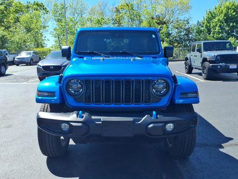 Used 2024 Jeep Wrangler Unlimited w/ Convenience Group AWD/4WD image 2