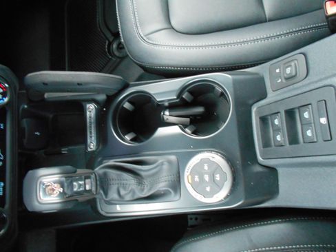 New 2025 Ford Bronco Badlands w/ Sasquatch Package image 40