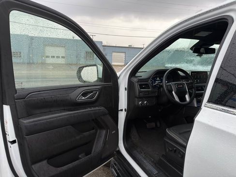 Used 2024 GMC Yukon SLT image 38