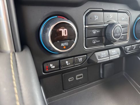 Used 2023 Chevrolet Suburban Premier AWD/4WD image 24