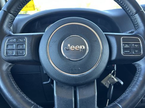 Used 2017 Jeep Wrangler Unlimited Sahara w/ Connectivity Group AWD/4WD image 13